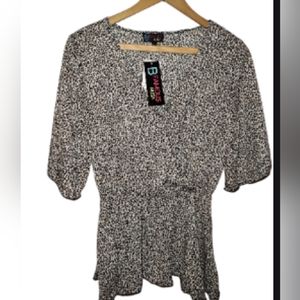 B Famous USA Animal Print Peplum Womens V Neck Top Baddie Size Medium